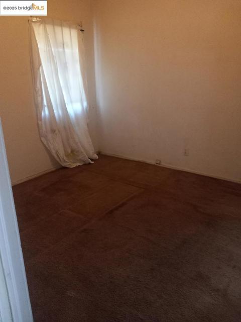 238 S 3Rd St, Richmond CA: https://media.crmls.org/mediaz/ecf6c989-950f-4d8d-8777-f8803a5bd277.jpg