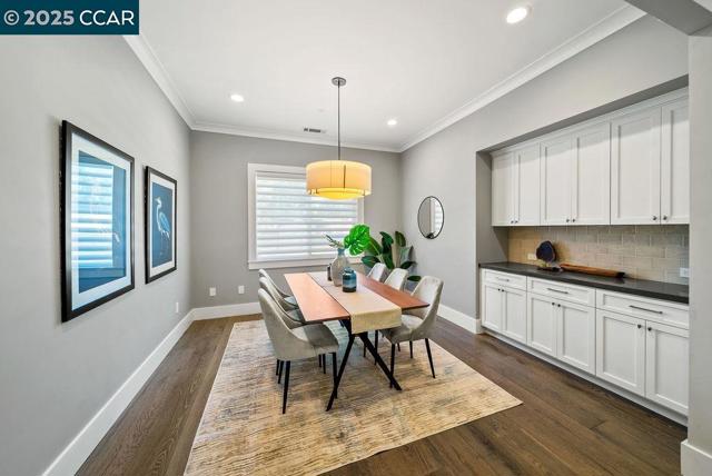 100 Alderwood Rd, Walnut Creek CA: https://media.crmls.org/mediaz/ecf713ff-1419-4068-96fe-112a88f30dec.jpg