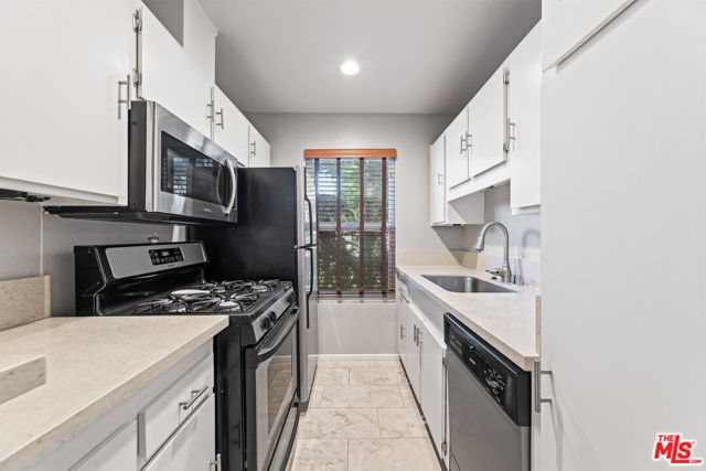 22330 Victory Boulevard, 802 photo 8