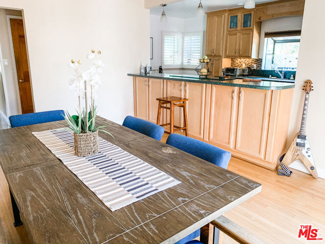 1975 S Crescent Heights Boulevard, Los Angeles CA: https://media.crmls.org/mediaz/ecf7551d-8238-4010-9bfa-19f2dde94228.jpg