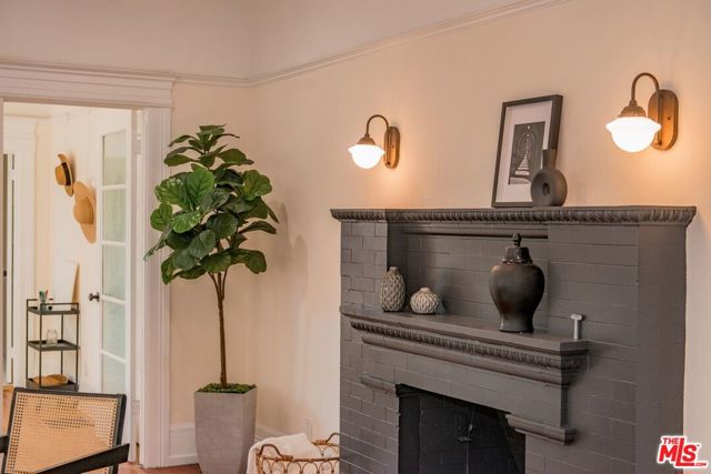 2057 S Oxford Avenue, Los Angeles CA: https://media.crmls.org/mediaz/ecf75f98-c58e-43fe-8cd7-15da641ba586.jpg