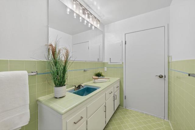 72 Cresta Vista Drive, San Francisco CA: https://media.crmls.org/mediaz/ecf78b4b-f29f-4b1b-851c-528c4f145863.jpg