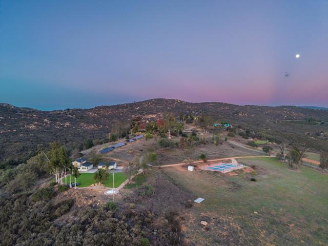 26086 Bear Valley Heights Road, Escondido CA: https://media.crmls.org/mediaz/ecf81bf7-55be-4357-8143-c84211cda6ca.jpg