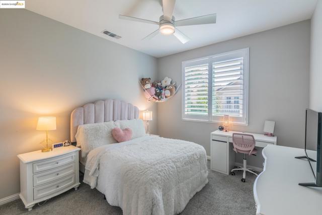 144 Scott Creek Way, Brentwood CA: https://media.crmls.org/mediaz/ecf8384f-6e33-48c5-adef-c2699f9db651.jpg