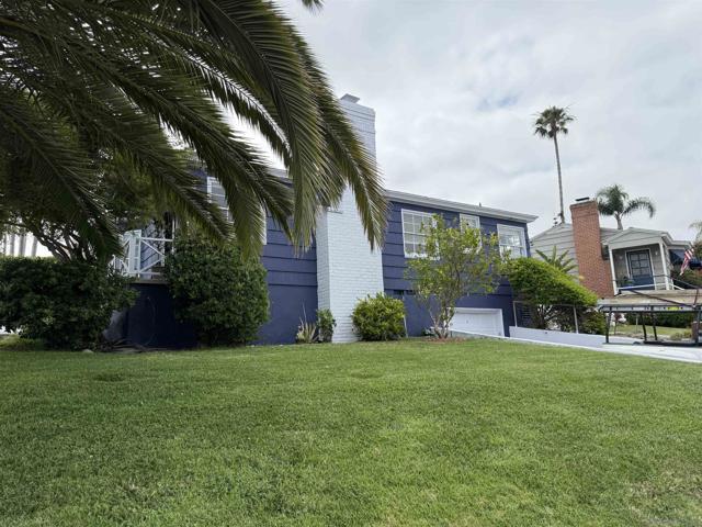 1205 Park Row, La Jolla CA: https://media.crmls.org/mediaz/ecf87059-2c0d-46e7-85e7-1a9aae5028a7.jpg