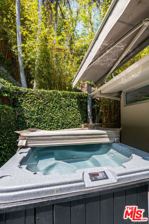 1331 CORDELL Place, Los Angeles CA: https://media.crmls.org/mediaz/ecf8fc43-85c4-4fef-931c-e24bcffca175.jpg