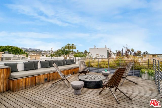 1335 N Fuller Avenue, Los Angeles CA: https://media.crmls.org/mediaz/ecf96b88-7a3d-4d0a-9271-5107909a4d7b.jpg