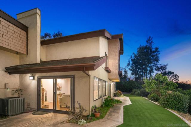 1586 Kimberly Woods Dr, El Cajon CA: https://media.crmls.org/mediaz/ecf98825-81df-432f-ae74-f5dfe241d538.jpg