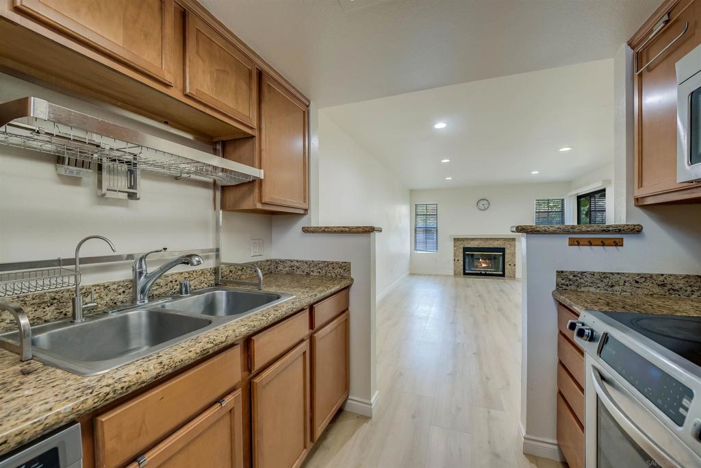 12051 Alta Carmel Ct - photo 14