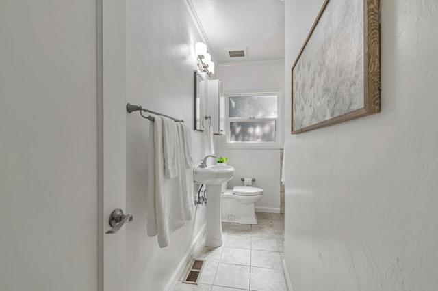25 Overlake Court, Oakland CA: https://media.crmls.org/mediaz/ecfae02a-c0f1-4b29-8d13-9c4faffb17cc.jpg