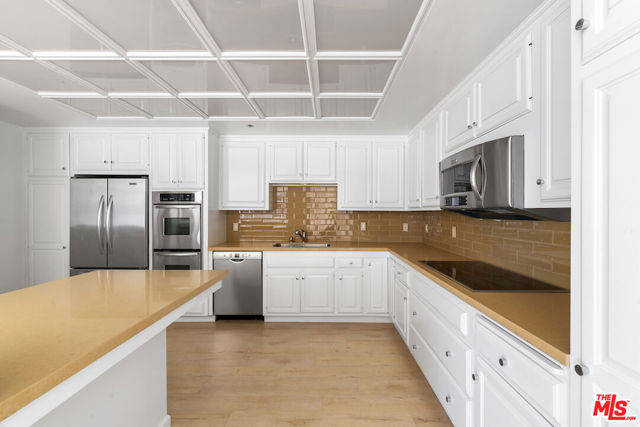 10550 Wilshire Boulevard, Los Angeles CA: https://media.crmls.org/mediaz/ecfb58ef-136b-4f00-a684-dd7889851a13.jpg