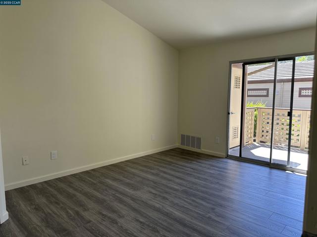 161 Tuscany Ct, Hercules CA: https://media.crmls.org/mediaz/ecfca7d5-a942-4cf4-a9c2-59974634673d.jpg