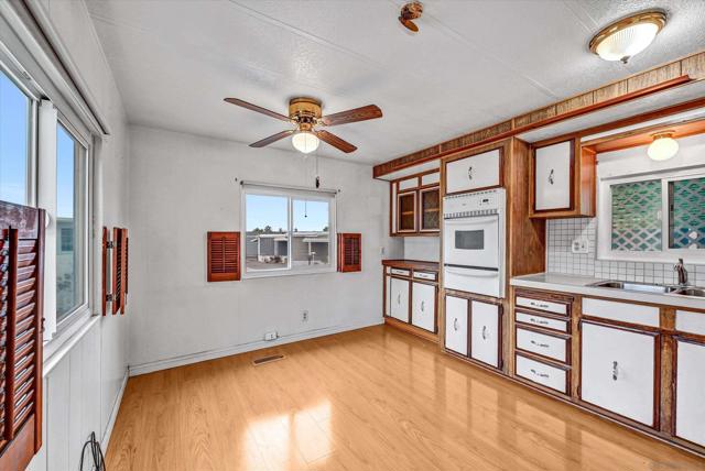 153 Sherri Ln, Oceanside CA: https://media.crmls.org/mediaz/ecfcdea7-ec42-4b5d-b3bc-c0ab24cb59a4.jpg