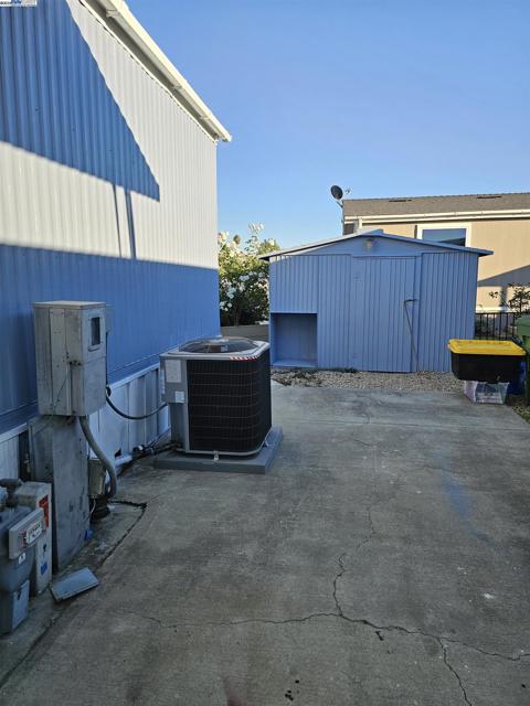 4141 Deepcreek, Fremont CA: https://media.crmls.org/mediaz/ecfd3eb2-c145-4817-bd25-50a418f8434b.jpg