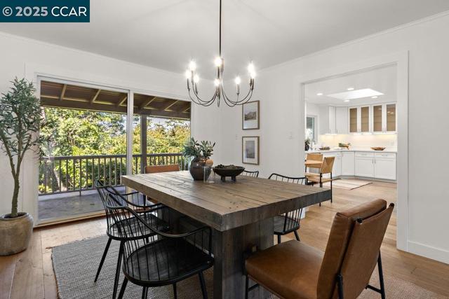 1071 Serrano Ct, Lafayette CA: https://media.crmls.org/mediaz/ecfd94f0-b121-4618-82de-87f481085067.jpg