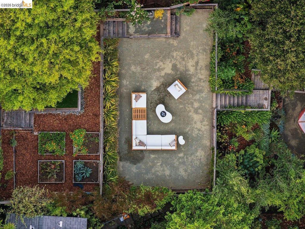 https://media.crmls.org/mediaz/ecfdfbbb-c51b-4893-9492-98194c74b3d6.jpg?preset=X-Large
