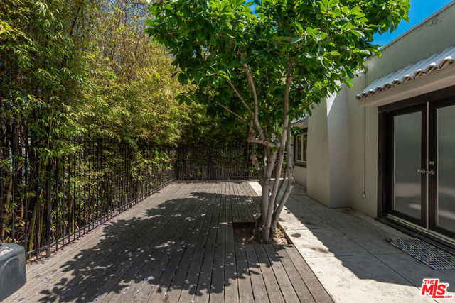 1939 Purdue Avenue, Los Angeles CA: https://media.crmls.org/mediaz/ecfe17e6-0f91-499d-b746-5582d8b30125.jpg