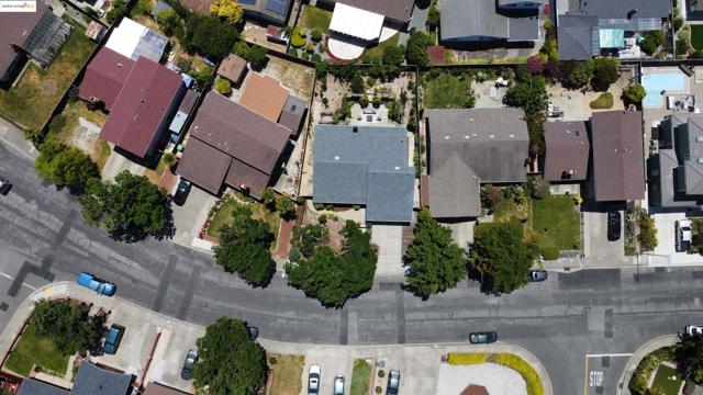 32212 Deborah Dr, Union City CA: https://media.crmls.org/mediaz/ecfe36ae-d917-435a-9412-2c6adc294d9c.jpg