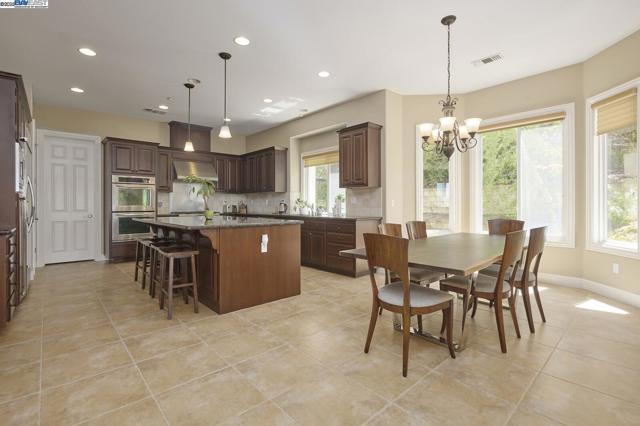 3272 Ashbourne Cir, San Ramon CA: https://media.crmls.org/mediaz/ecfe54a1-421e-44be-af14-e52022a2920e.jpg