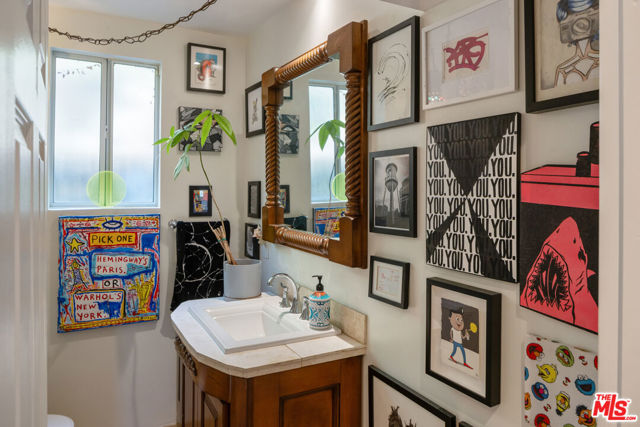 9732 Rotta Avenue, Sunland CA: https://media.crmls.org/mediaz/ecfe9ca9-8984-4459-b6ba-165f81d825c8.jpg