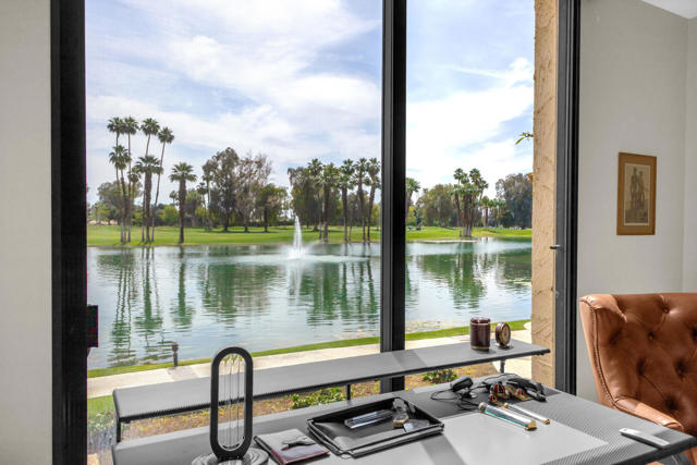 910 Island Drive, Rancho Mirage CA: https://media.crmls.org/mediaz/ecfed99f-ff2e-4faf-998e-ed8d5391ad6a.jpg