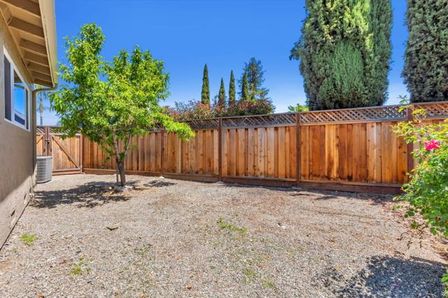 5782 Hillbright Court, San Jose CA: https://media.crmls.org/mediaz/ecffd3b8-5cf7-4765-a53d-15688561cd17.jpg