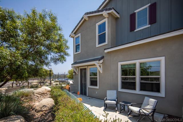 1257 Calle Datura, Chula Vista CA: https://media.crmls.org/mediaz/ecfffebf-72a6-4273-8154-7d713e1f255e.jpg