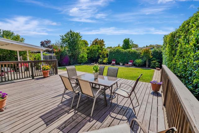 1320 Windermere Avenue, Menlo Park CA: https://media.crmls.org/mediaz/ed006ffc-f992-4598-9e5d-b916ff91bc74.jpg