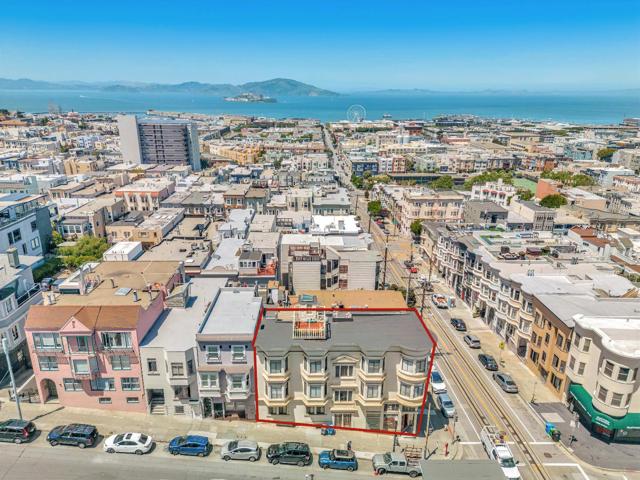 806810 Union Street, San Francisco CA: https://media.crmls.org/mediaz/ed007fd6-0b5c-4fe8-96ea-4803064a3ef8.jpg