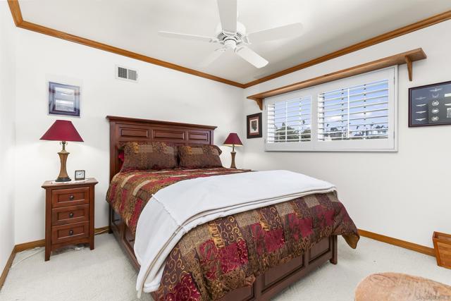 5353 Westknoll Dr, San Diego CA: https://media.crmls.org/mediaz/ed008a2f-9eb6-4973-b945-60945927bf41.jpg