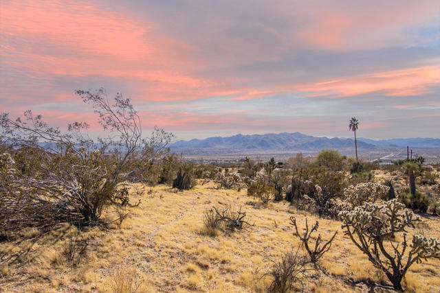 5610 Yucca Mesa Road, Yucca Valley CA: https://media.crmls.org/mediaz/ed0122cb-ceb4-4e0a-9dbb-cb0423f63e49.jpg