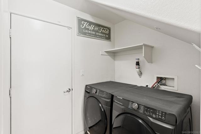 1824 Peach Ct, Chula Vista CA: https://media.crmls.org/mediaz/ed01a15f-5b25-415b-993d-f22557bf3f85.jpg