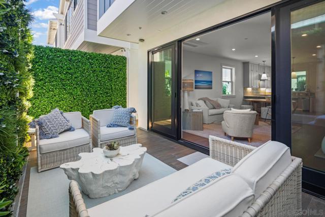 548 G Avenue, Coronado CA: https://media.crmls.org/mediaz/ed01c353-6777-4849-a71d-814692d91cec.jpg