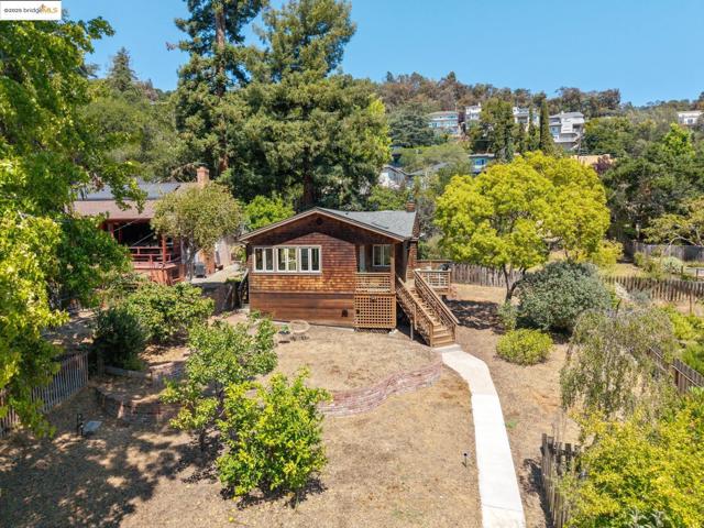 3176 Jordan Rd, Oakland CA: https://media.crmls.org/mediaz/ed01d948-a4d7-4391-b128-72be620e2644.jpg