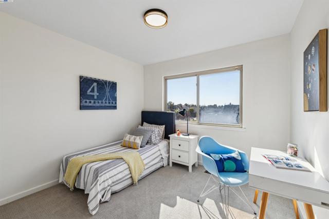 1026 Trellis Ln, Alameda CA: https://media.crmls.org/mediaz/ed01f619-f4f0-4879-b74b-33800c27a847.jpg