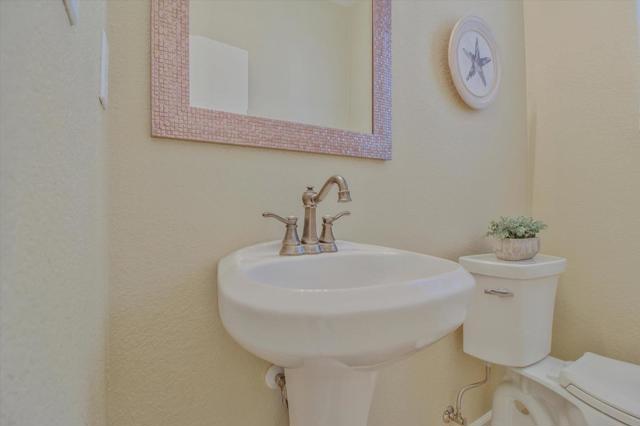 3927 Streamline Street, Sacramento CA: https://media.crmls.org/mediaz/ed022074-dcc5-4856-a184-0c3350dbc387.jpg