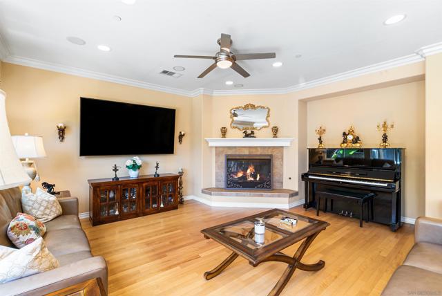 10286 Walnutdale St, San Diego CA: https://media.crmls.org/mediaz/ed022237-7b51-435d-a75c-4d2f7ee5cafb.jpg
