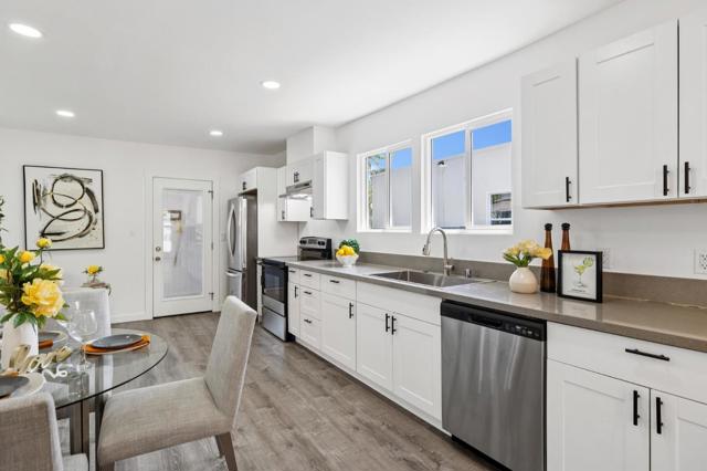 441 Vera Avenue, Redwood City CA: https://media.crmls.org/mediaz/ed026ec9-8fe5-4b04-af92-d707f69f2d9a.jpg