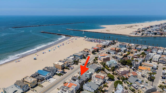 2120 Ocean Drive, Oxnard CA: https://media.crmls.org/mediaz/ed0340d3-0667-4b73-ba57-26a7f69e018d.jpg