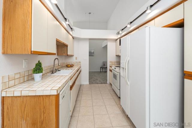 8585 Via Mallorca, La Jolla CA: https://media.crmls.org/mediaz/ed03b3be-2045-4c00-b025-179ad71c2cf3.jpg