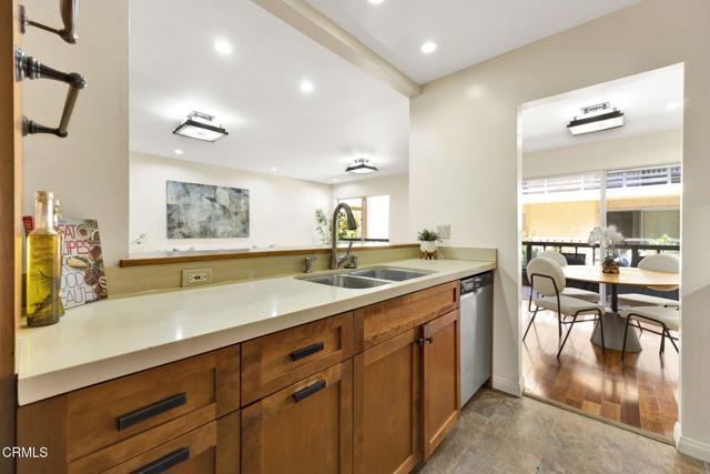 1127 E Del Mar Boulevard, Pasadena CA: https://media.crmls.org/mediaz/ed040131-dd79-4d2d-aab0-c0779586eaf5.jpg