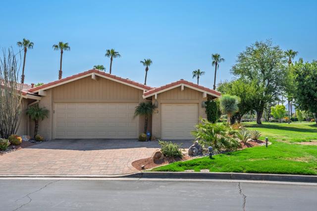 49 Camisa Lane, Palm Desert CA: https://media.crmls.org/mediaz/ed0426b7-700a-47cc-859a-d48e4a62aa5f.jpg