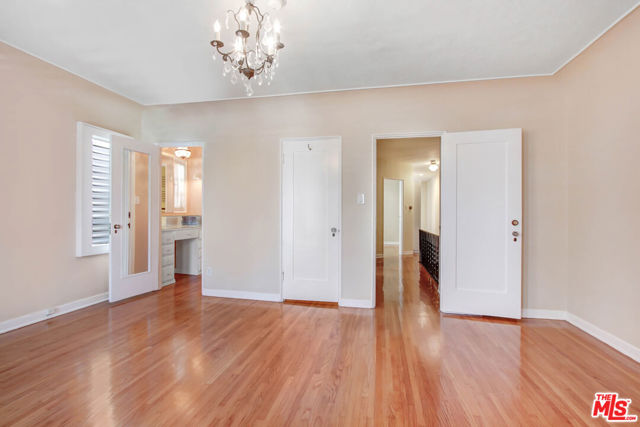 1020 Hi Point Street, Los Angeles CA: https://media.crmls.org/mediaz/ed04508c-f044-439d-9102-afdb6cbe7448.jpg