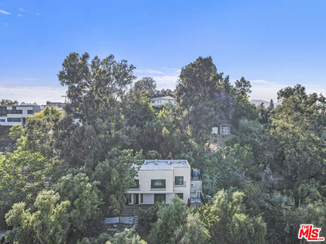 2315 Loma Vista Place, Los Angeles CA: https://media.crmls.org/mediaz/ed04fe22-85ef-4325-bfec-37f90cc1ce4a.jpg