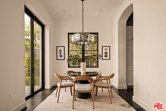 6607 Maryland Drive, Los Angeles CA: https://media.crmls.org/mediaz/ed05fb7c-0c6c-4a56-b943-b721d8269256.jpg