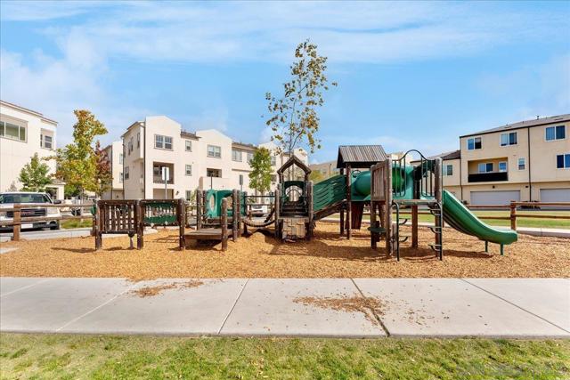 Image 24 of 38 For 5257 Beachfront Cove  181
