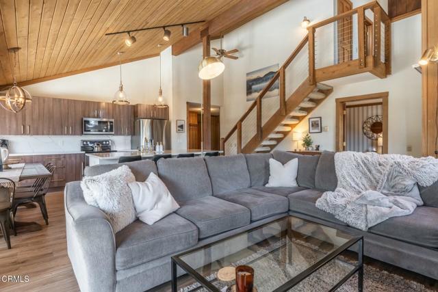 435 Lakeview Boulevard, Mammoth Lakes CA: https://media.crmls.org/mediaz/ed067f43-8144-4698-ab80-63163d4d6855.jpg