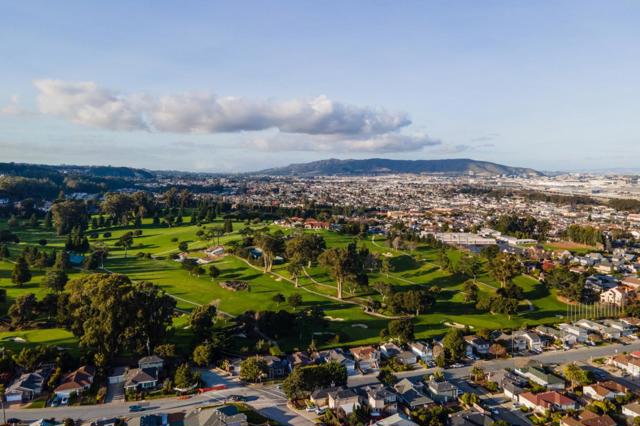 15 Mullins Court, Millbrae CA: https://media.crmls.org/mediaz/ed0688e0-2bdf-4b43-b8b3-8f6cc68776c5.jpg