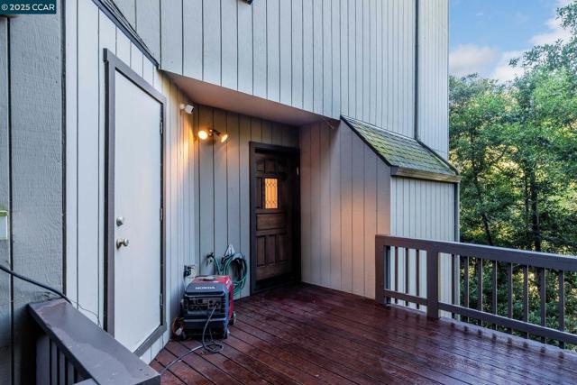 1383 Alvarado Rd, Berkeley CA: https://media.crmls.org/mediaz/ed069db7-957b-4985-9086-40e62157a9c8.jpg