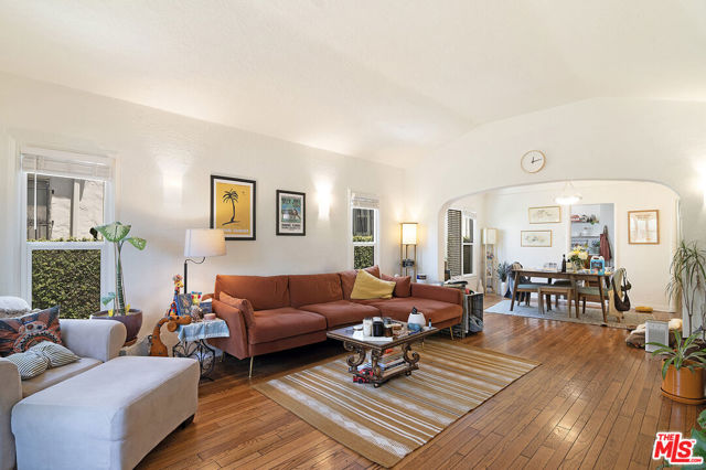 500 N Alta Vista Boulevard, Los Angeles CA: https://media.crmls.org/mediaz/ed06f873-957e-4028-b210-112d134a0850.jpg